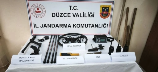 Yığılca&rsquo;da ka&ccedil;ak kazıya Jandarma baskını
