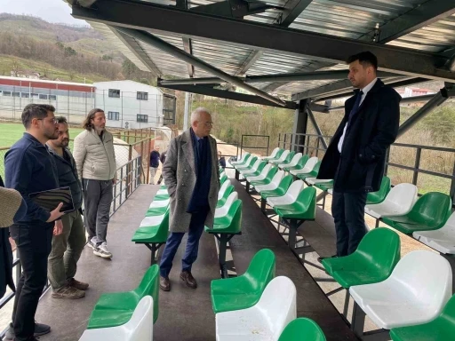 Yığılca il&ccedil;e stadında trib&uuml;n &ccedil;alışması devam ediyor
