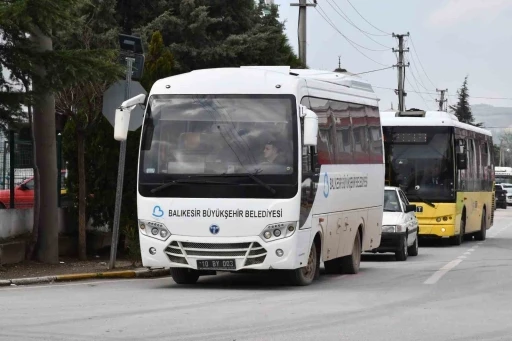 Yıkılan k&ouml;pr&uuml; i&ccedil;in B&uuml;y&uuml;kşehirden vatandaşa ulaşım kolaylığı
