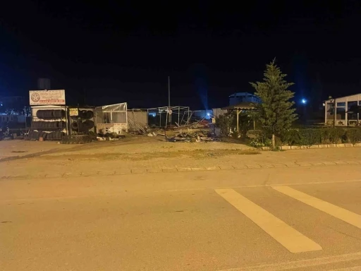 Yıkım yapılacak iş yerinde zabıta ekipleriyle çalışanlar arasında kavga: 5 yaralı
