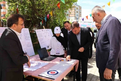 Yıl sonu sergisi şenliğe d&ouml;nd&uuml;
