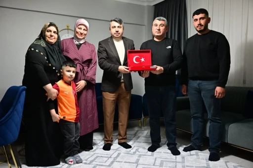Yıldırım Belediye Başkanı Yılmaz, iftarda şehit er Samet &Ccedil;aldır&rsquo;ın ailesine misafir oldu
