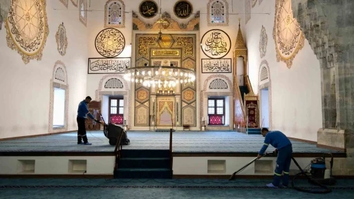 Yıldırım&rsquo;da camilere bayram temizliği
