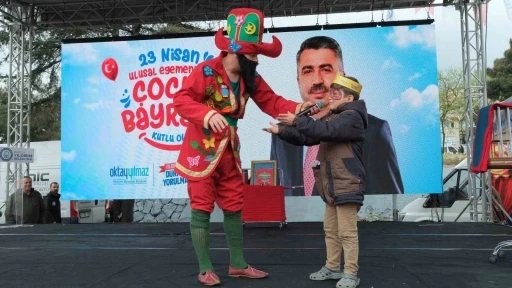 Yıldırım&rsquo;da &ccedil;ocukların bayramı ş&ouml;lene d&ouml;n&uuml;şt&uuml;
