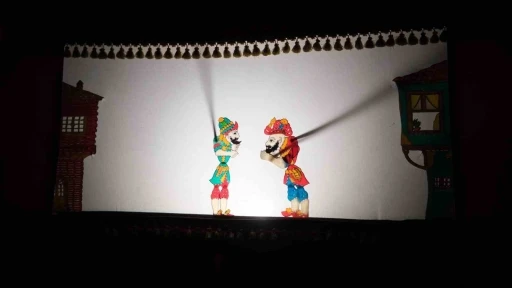 Yıldırımlı &ccedil;ocuklar Hacivat Ve Karag&ouml;zle buluştu
