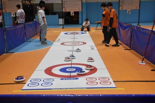 Yıldız Erkekler Floor Curling&rsquo;de Osmank&ouml;y Ortaokulu birinci oldu
