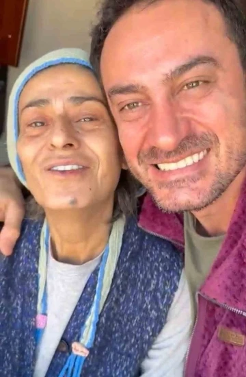Yıldız Tilbe’nin evinden video paylaştı, &quot;Durumu iyi, yoğun bakım dedikodularına inanmayın&quot; dedi
