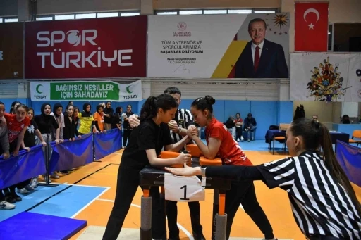 Yıldızlar bilek g&uuml;reşi m&uuml;sabakaları sona erdi
