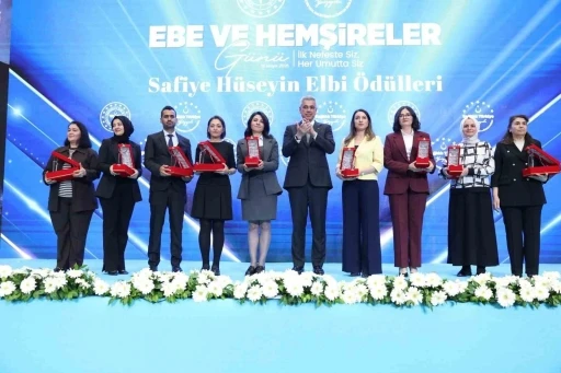 Yılın hemşireleri &ouml;d&uuml;llendirildi
