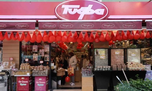 Yılın son g&uuml;n&uuml; kuruyemiş&ccedil;ilerde adım atacak yer kalmadı
