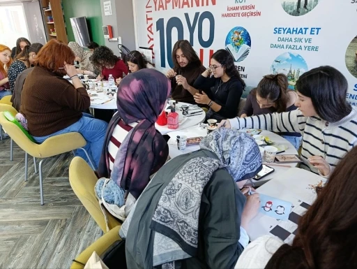 Yılın son resim at&ouml;lyesi renkli anlara sahne oldu
