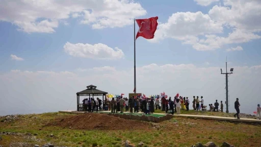 Yıllar sonra Cudi&rsquo;de g&ouml;zyaşı ve gurur: "Artık ocaklara ateş d&uuml;şmesin diye omuz omuza y&uuml;r&uuml;yoruz"
