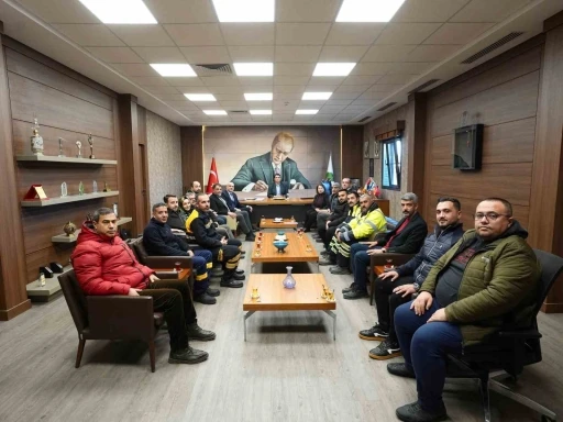 Yılmaz&rsquo;dan kar mesaisine anlamlı teşekk&uuml;r
