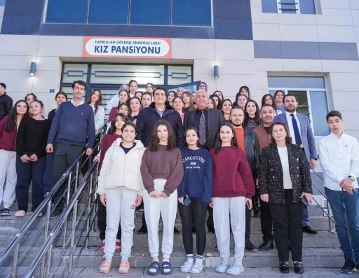 Yılmaz, gen&ccedil;lerle iftar sofrasında buluştu

