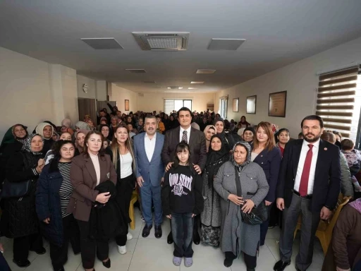 Yılmaz Karşıyaka&rsquo;da kadınlarla buluştu
