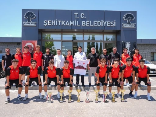 Yılmaz, şampiyonları ağırladı
