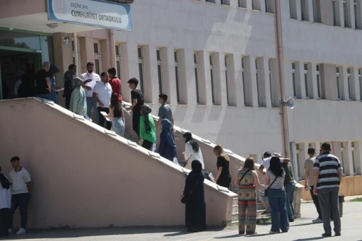 YKS&rsquo;nin ilk oturumu TYT başladı, Erzincan&rsquo;da 7 bin 892 aday sınava girdi
