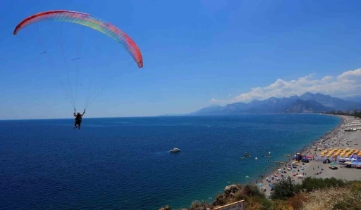 YKS stresini Konyaaltı sahilinde attılar
