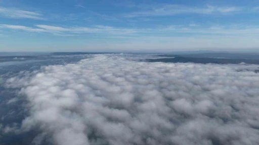 Yoğun sisle kaplanan Çanakkale Boğazı dronla görüntülendi
