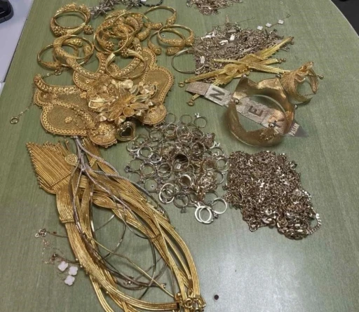 Yoğurt kovasında 1 kilo 241 gram altın yakalandı