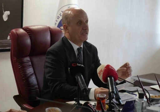 Y&Ouml;K Başkan Prof. Dr. Erol &Ouml;zvar, "Lisans eğitiminin &uuml;&ccedil; yıla indirilmesiyle alakalı daha somut adımlar atabileceğimize inanmaktayım"
