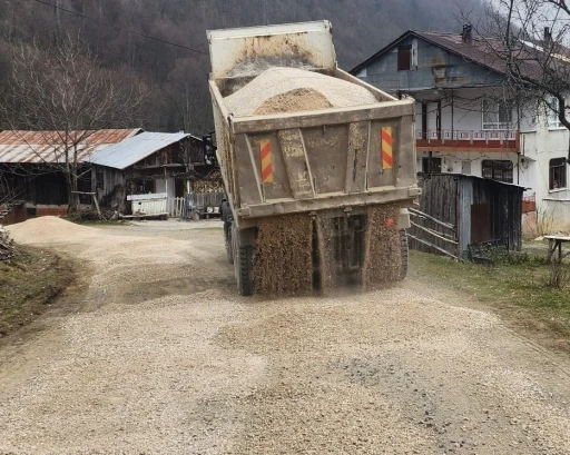 Yol bakım &ccedil;alışmaları s&uuml;r&uuml;yor
