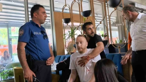 Yol kavgasında kan aktı: 1&rsquo;i ağır 4 kişi bı&ccedil;akla, 1 polis memuru arbede sonucu yaralandı
