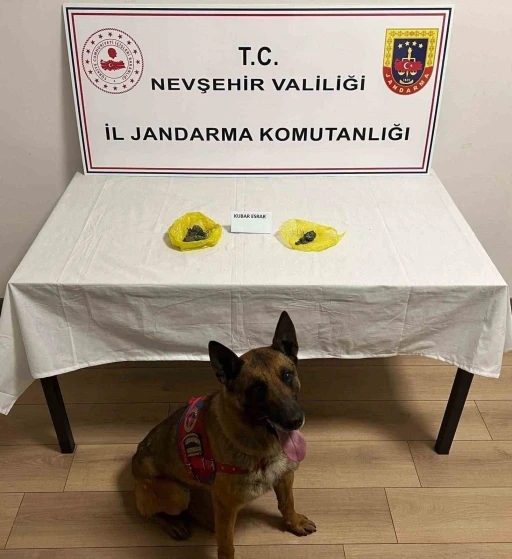 Yol kontrol&uuml;nde uyuşturucu yakalandı

