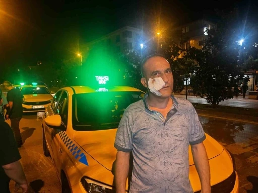 Yol verme kavgası taksi durağına taştı: 2 yaralı
