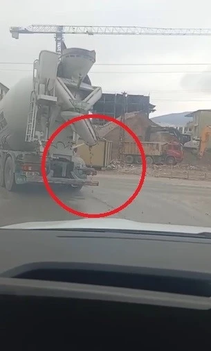 Yola beton döken mikser sürücüsüne para cezası uygulandı
