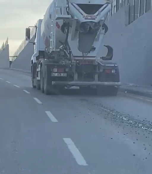 Yola beton d&ouml;ken s&uuml;r&uuml;c&uuml;ye 3 bin TL ceza
