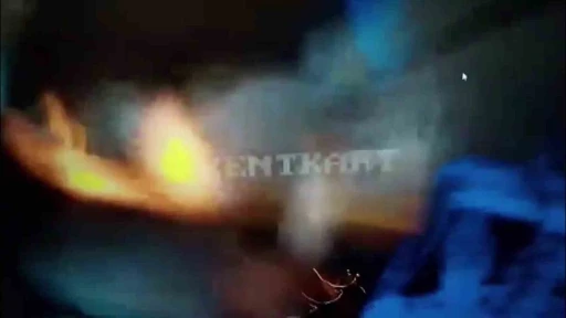 Yolcu minib&uuml;s&uuml; ile otomobil kafa kafaya &ccedil;arpıştı: O anlar kamerada
