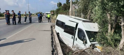 Yolcu minib&uuml;s&uuml;nde dehşet anları kamerada: Ka&ccedil;ırdığı minib&uuml;sle kaza yapıp &ouml;ld&uuml;
