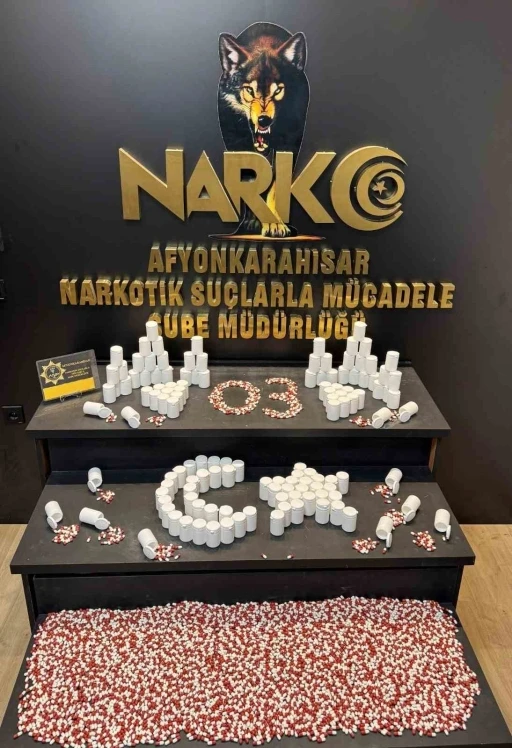 Yolcu otob&uuml;s&uuml;nde uyuşturucu hapla yakalanan şahıs tutuklandı
