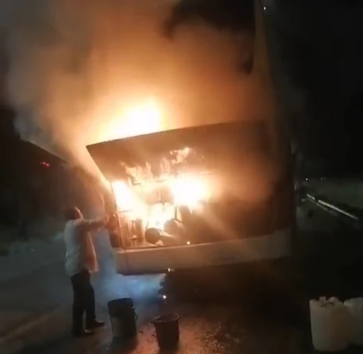 Yolcu otob&uuml;s&uuml;nde yangın paniği
