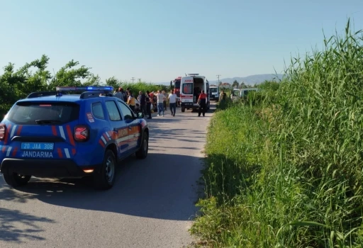 Yoldan çıkan işçi servisi sazlıkların arasına devrildi: 6 yaralı
