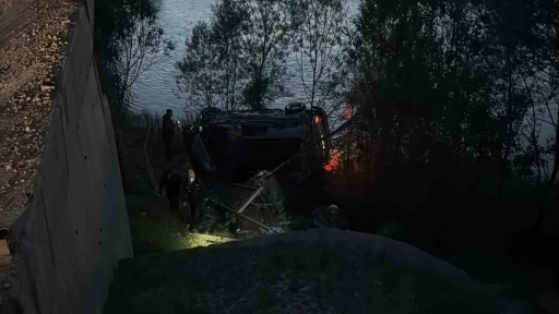 Yoldan çıkan minibüs Kızılırmak’a uçtu, 4 yaralı
