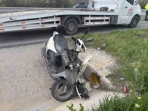 Yoldan &ccedil;ıkan motosikletten d&uuml;şen 1&rsquo;i &ccedil;ocuk 3 kişi yaralandı
