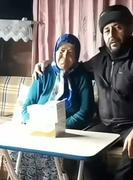 Yolu kapanan k&ouml;ydeki hastanın ila&ccedil;ları i&ccedil;in ekipler seferber oldu
