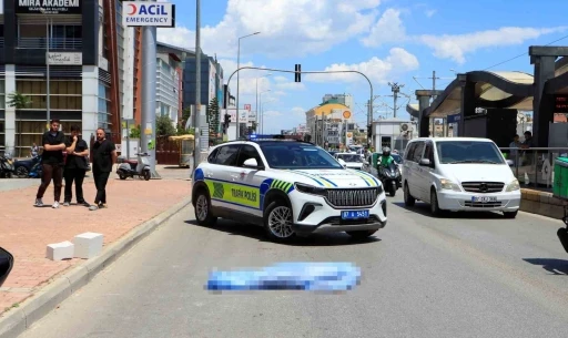 Yolun karşısına ge&ccedil;mek isteyen 13 yaşındaki &ccedil;ocuk kazada hayatını kaybetti
