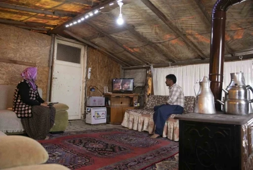 Y&ouml;r&uuml;k &ccedil;adırları g&uuml;neş enerjisiyle aydınlanıyor
