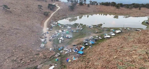 Yörükler 7 asırlık göç geleneğini Sanrıdas Dağı’nın 2 bin 300 rakımlı zirvesinde yaşattı
