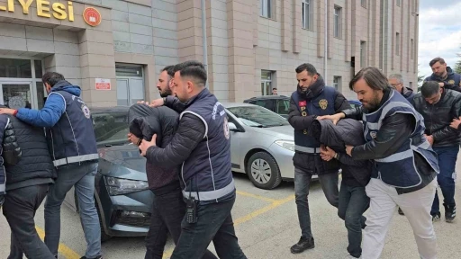 Yozgat&rsquo;ta 53 d&uuml;zensiz g&ouml;&ccedil;men yakalandı
