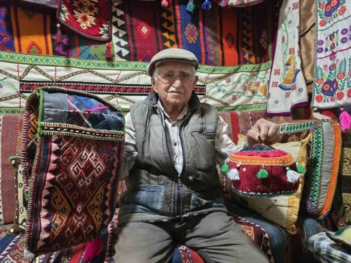 Yozgat&rsquo;ta el becerisi ve antika eşyaları hatıralarla s&uuml;sleyip evinde ziyaret&ccedil;ilerini ağırlıyor
