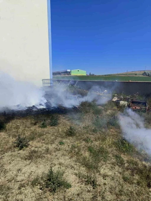 Yozgat’ta fabrika arazisindeki yangın söndürüldü
