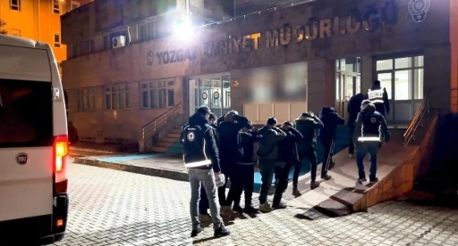 Yozgat&rsquo;ta g&ouml;&ccedil;men ka&ccedil;ak&ccedil;ısı 3 kişi tutuklandı
