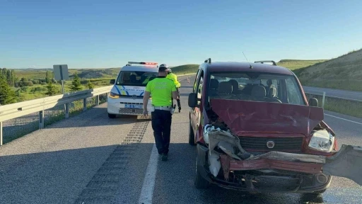 Yozgat&rsquo;ta iki otomobil &ccedil;arpıştı 8 kişi yaralandı
