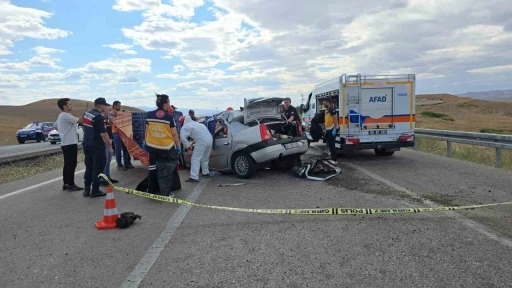 Yozgat’ta kamyonla otomobillin karıştığı kazada 3 kişi öldü 2 kişi yaralandı
