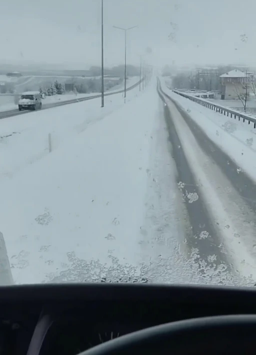 Yozgat&rsquo;ta karayolları ekipleri kar mesaisinde
