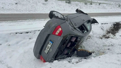 Yozgat&rsquo;ta otomobil yan yattı: 4 yaralı
